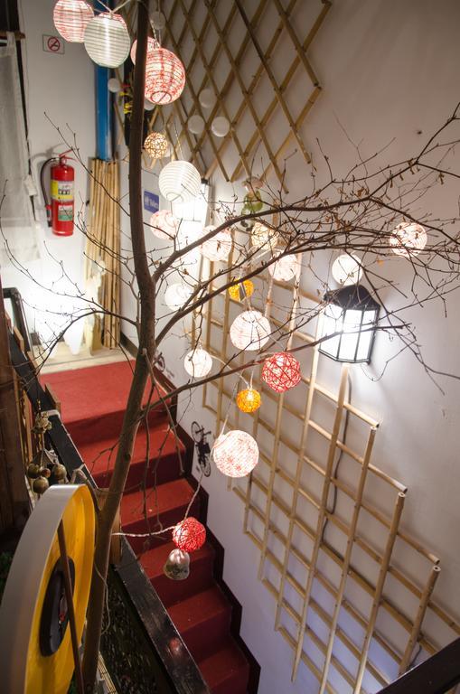 Bed And Butler Hostel Bangkok Luaran gambar