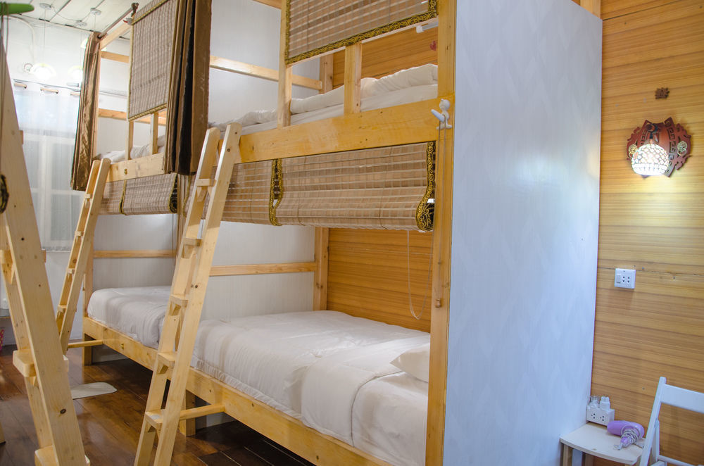 Bed And Butler Hostel Bangkok Luaran gambar