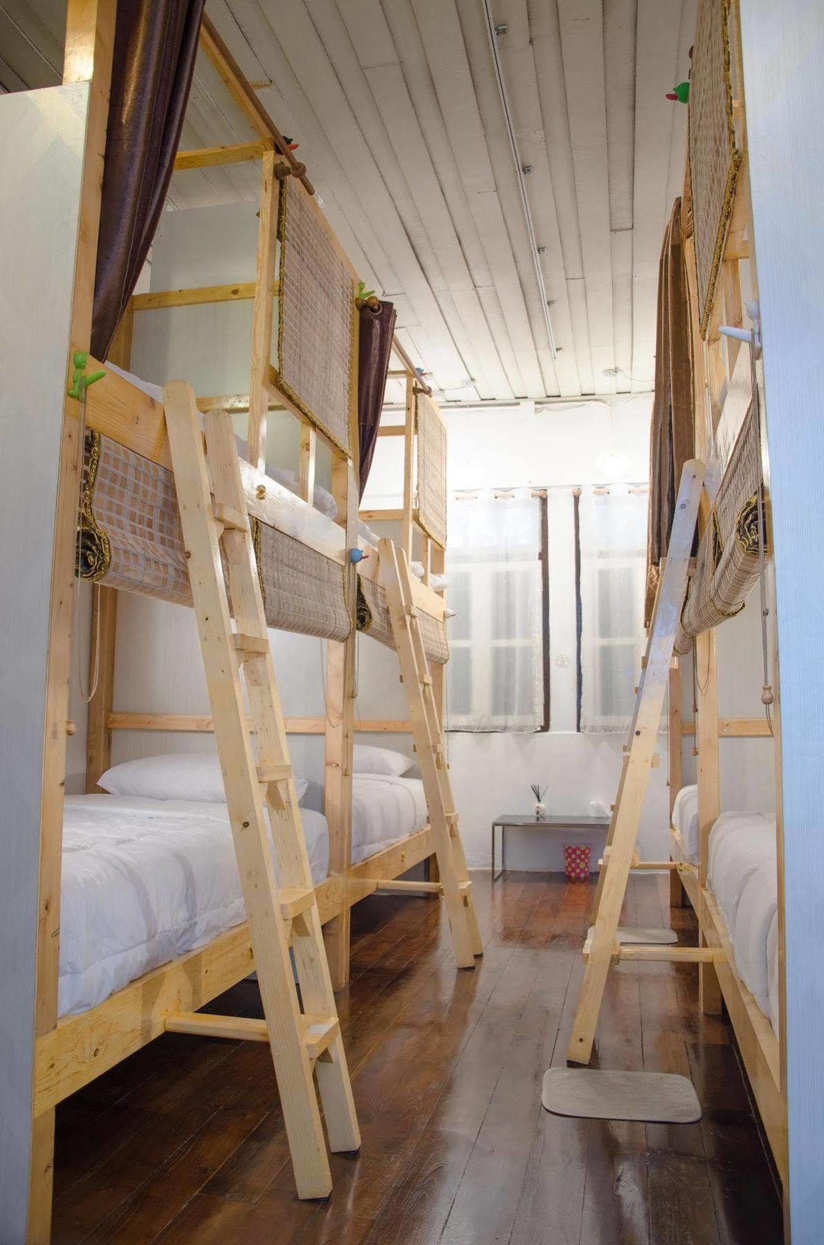 Bed And Butler Hostel Bangkok Luaran gambar